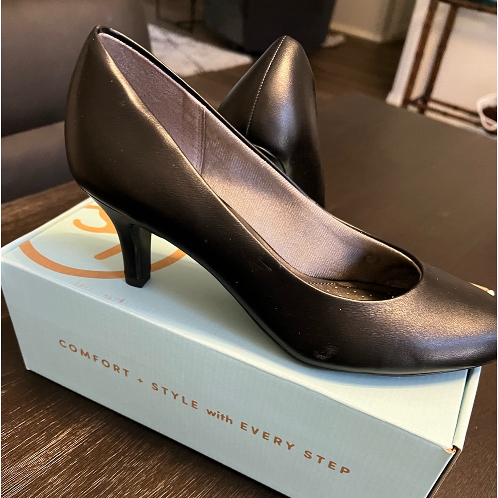 Life Stride Black Womens Shoes Size 8.5 M new worn once